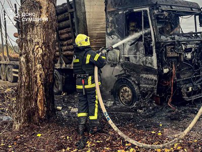 Ворожий безпілотник атакував Шосткинську громаду: після влучання загорівся транспортний засіб