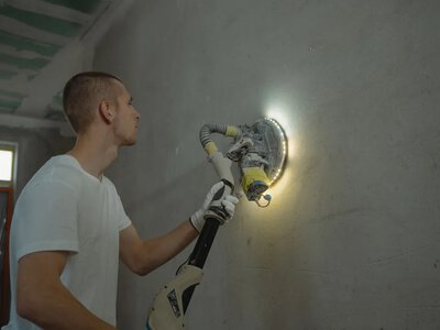 Бетонну стяжку замінюють сухою підлогою: нова технологія скорочує ремонт до доби