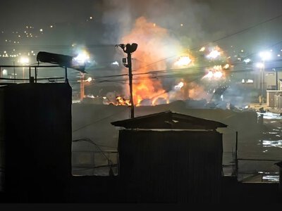 У російському липецьку пролунали вибухи та спалахнула масштабна пожежа поблизу металургійного комбінату