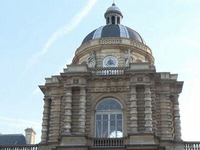 Критики засуджують «антидемократичний» французький законопроєкт, який зобов’язує учасників заворушень відшкодовувати збитки (ВІДЕО)