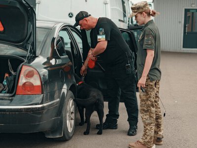 «Розшук» від ТЦК не завжди блокує виїзд за кордон: суд присудив чоловіку 189 тисяч грн