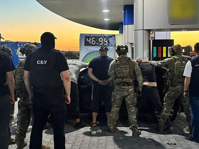 Крах схеми виїзду ухилянтів: автомобіль прикриття, долари та крипта не допомогли