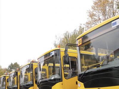Ще 9 нових шкільних автобусів передали громадам Вінниччини