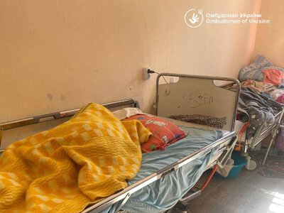 Відсутність укриття та обтягнуті технічною плівкою матраци: правозахисники знайшли порушення у соцзакладі на Городищині