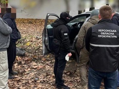  На Херсонщині керівника фонду підозрюють у продажі авто для ЗСУ 