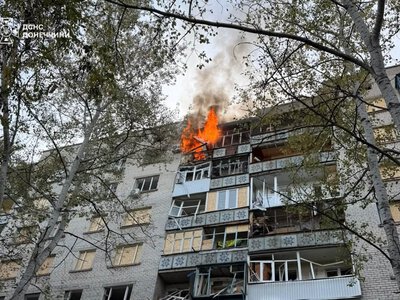 Російський ударний дрон спричинив пожежу на дев’ятому поверсі будинку в Слов’янську