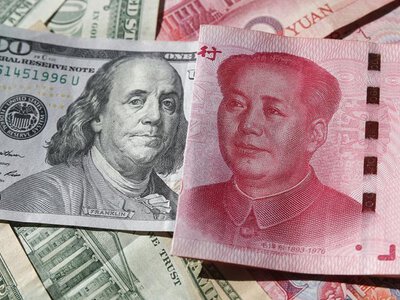 Долар по 45,6 грн: чому гривневі депозити можуть програвати валюті
