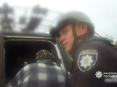 З прифронтового Новоолександрівської громади евакуювали 87-річну жінку з сином