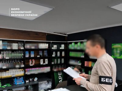У Полтаві трьох людей підозрюють у незаконному продажу вейпів — БЕБ