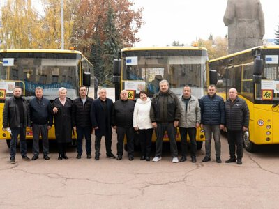 Громади Житомирщини отримали ще 5 нових шкільних автобусів