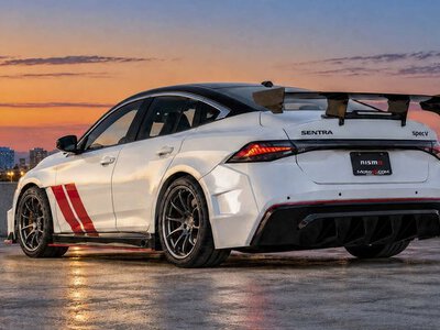 Nissan презентував 300-сильну модель Sentra Spec-V з механічною коробкою передач