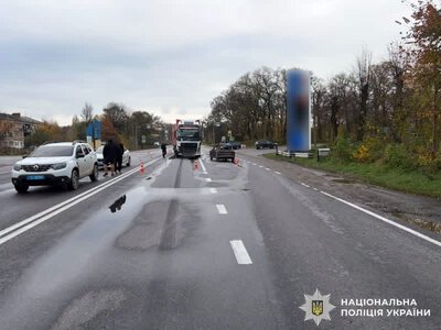 У Літині зіткнулися ВАЗ і вантажівка VOLVO: постраждав водій легковика