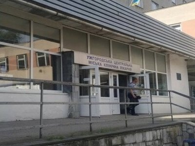 На Ужгородщині мотоцикл на швидкості влетів в огорожу, постраждало двоє людей