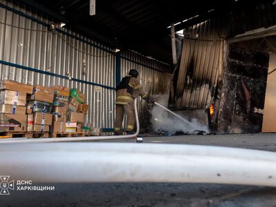 У Харкові російський дрон влучив у поштовий склад: є загиблий і четверо постраждалих