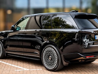 У Києві засвітився розкішний Range Rover на ексклюзивних колесах. ФОТО
