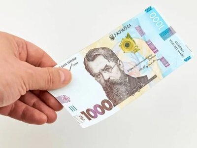 Хто з українців може отримати одноразову допомогу 998 гривень та як її оформити онлайн