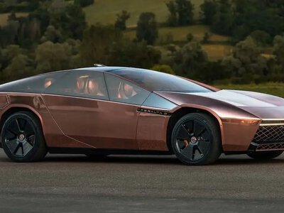В Італії представили унікальну Maserati GranTurismo з мідним кузовом і незвичайними дверима