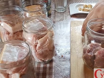 Як у селі готують підчеревину в банках: рецепт із часником і секретом звичайної каструлі