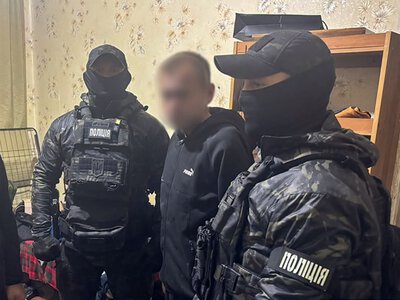 Військового вивезли з Житомирщини до Києва й допомогли піти в СЗЧ: поліція викрила схему за $30 тисяч