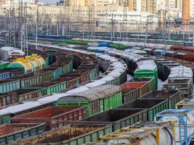 Укрзалізниця на межі фінансового обвалу: нові тарифи можуть добити заводи й залишити колії без вантажів