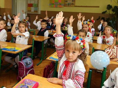 За російську на уроках учителям загрожують штрафи до 12 тисяч гривень