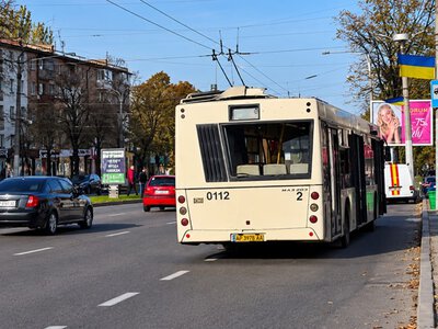 Терор проти пасажирів у Запоріжжі: дрон РФ вдарив по автобусу на Фестивальній, п’ятеро постраждалих — відео