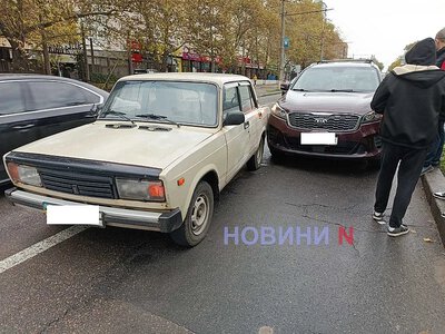 ВАЗ та Kia зіткнулися в центрі Миколаєва