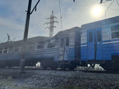 Мер Дніпра емоційно звернувся до журналістів: Трагедія у Дніпрі – дрон атакував цивільний електропоїзд, є загиблі та поранені