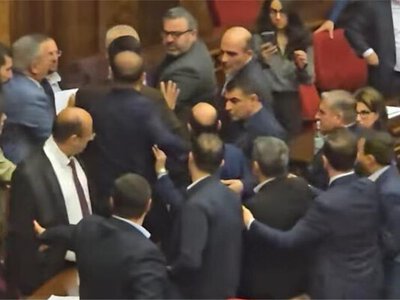 У парламенті Вірменії депутати влаштували бійку через словесну перепалку