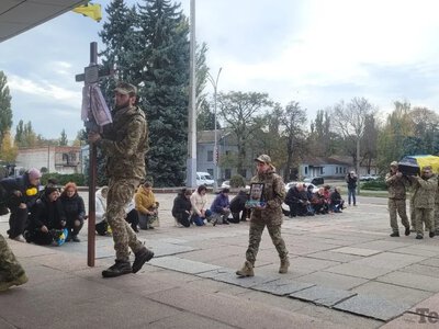 «Гарна людина була. Світла пам’ять»: у Кременчуці попрощалися із Владиславом Архаровим