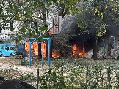 Російський дрон влучив у багатоповерхівку в Кременчуці: двоє загиблих, багато поранених