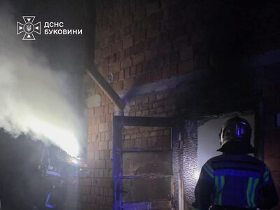 На Буковині за добу сталися дві пожежі: горіли сміття в будівлі та автомобіль BMW