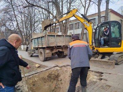 У Рівному через пошкодження водопроводу відключили воду на вулиці Боярка