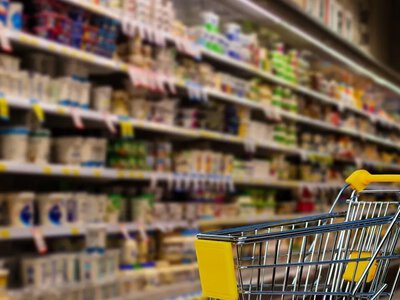 Світло, яке продає і розорює: чому супермаркети переплачують за освітлення мільйони гривень і як заощадити