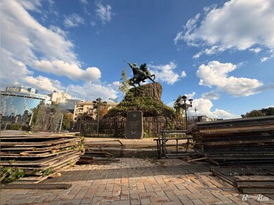 У Києві знімають захист із пам’ятників: що виявили фахівці