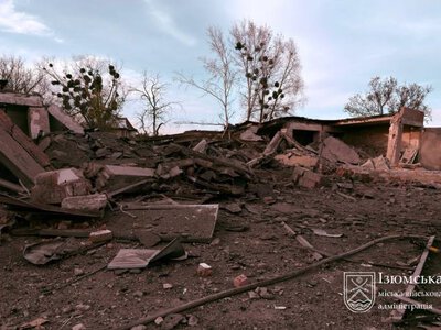 Росіяни вдарили КАБами по п'ятиповерхівці в Ізюмі: багато постраждалих