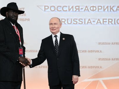 Путін на червоній доріжці: нові світлини лідера Росії в оточенні високих політиків