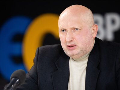 Турчинов заявив, що під час анексії Криму на бік Росії перейшли 99% співробітників міліції та 90% працівників СБУ
