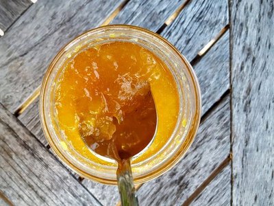 Що робити, якщо мед зацукрувався: простий спосіб урятувати продукт