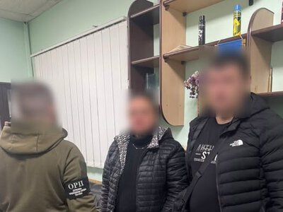 У «Раві-Руській» прикордонники викрили сумнівну схему перетину кордону