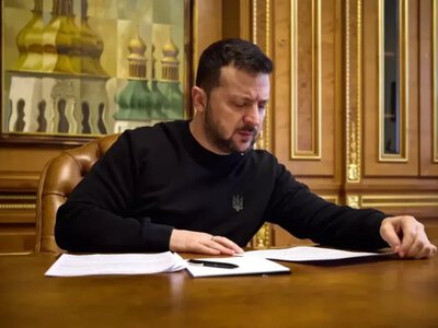 Зеленський нагородив 420 військових, 230 з них посмертно
