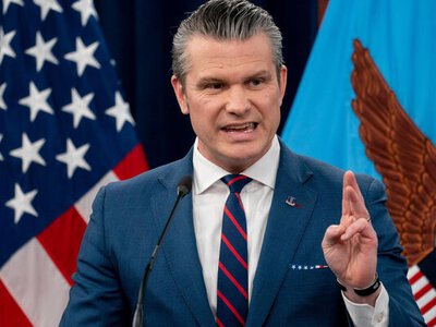 Провалився на поліграфі: Гегсет звільнив топстратега Пентагону через витік даних про війни