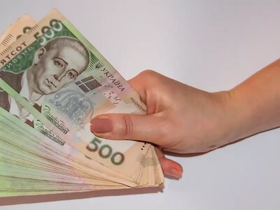 Мінімальна зарплата з 1 листопада: скільки видадуть «чистими» на руки українцям