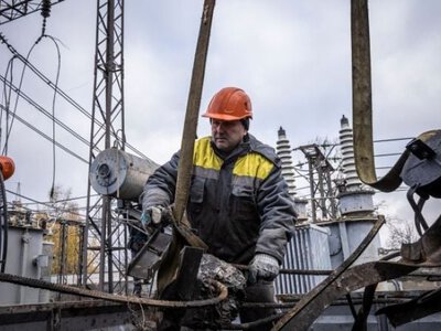 Дніпро знову без світла після російських атак: вокзал під повторним ударом, транспорт зупинився