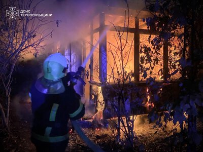 У центрі Тернополя вогонь повністю знищив будівлю площею 120 квадратних метрів