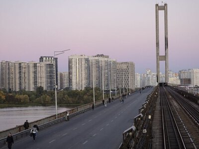 У Києві відновлюють рух Південним мостом із лівого на правий берег
