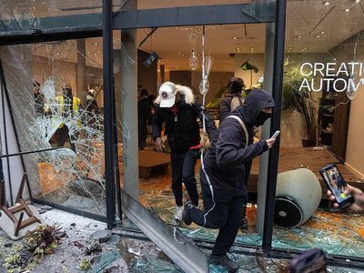 Погроми та порожні магазини: французька торгівля втратила до €1,5 млрд за вихідні
