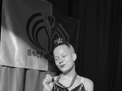 Російський удар по Чернігову забрав життя 15-річної гімнастки Яни Пєшкової