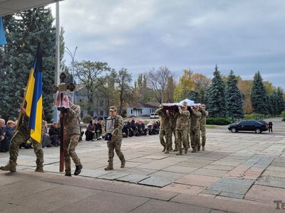 «Це дуже велика втрата для країни, для нас усіх»: у Кременчуці попрощалися із захисником України Анатолієм Авраменком