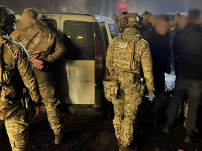 Били, погрожували пістолетом і брали тисячі євро: на Буковині викрили 5 працівників ТЦК